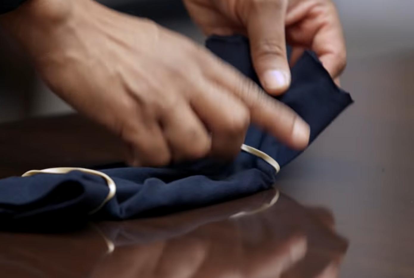 美政府*翻推**2个月前言论，卫生局长亲自上阵，示范用旧衣自制口罩