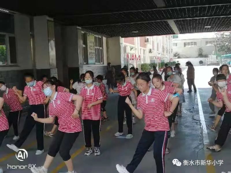 儿童学校兴趣小组,学校有三个兴趣小组共有学生180人