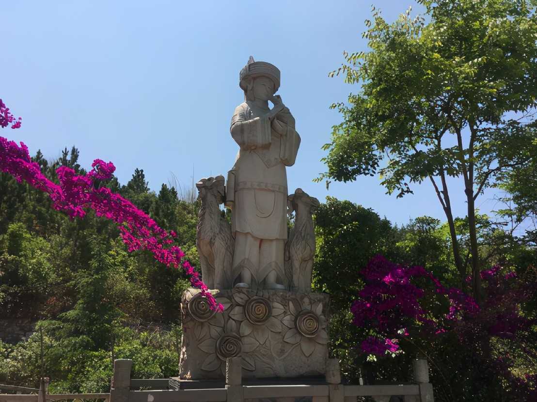 探访石林彝族第一村五棵树村,石林彝族第一村攻略