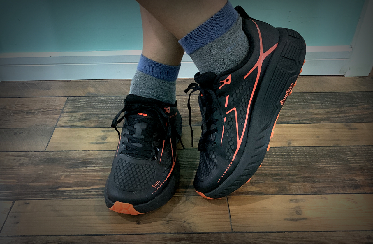 奔跑的Faith-咕咚R2信仰跑步鞋