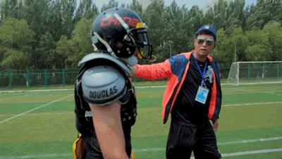 被勒令退学的小恶霸，12年后成了为国争光的英雄：是什么成就了他