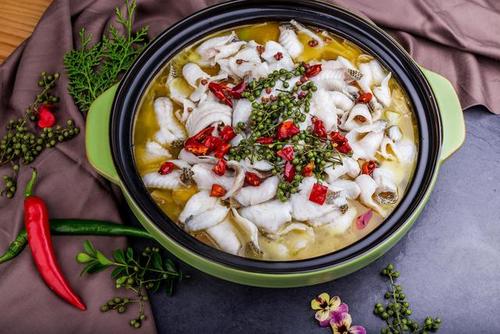 麻辣酸菜鱼火锅的做法和步骤,酸辣可口的酸菜鱼做法教程