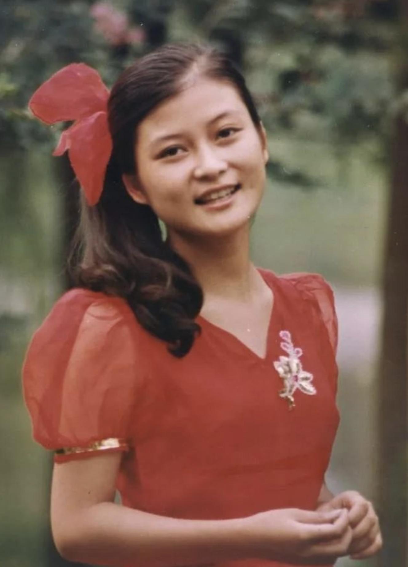 朱晓琳退出歌坛的原因,朱晓琳《妈妈的吻》