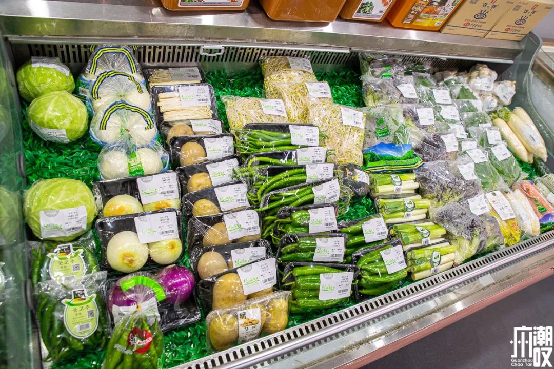 从韩国回来在超市买东西,从韩国进口商品