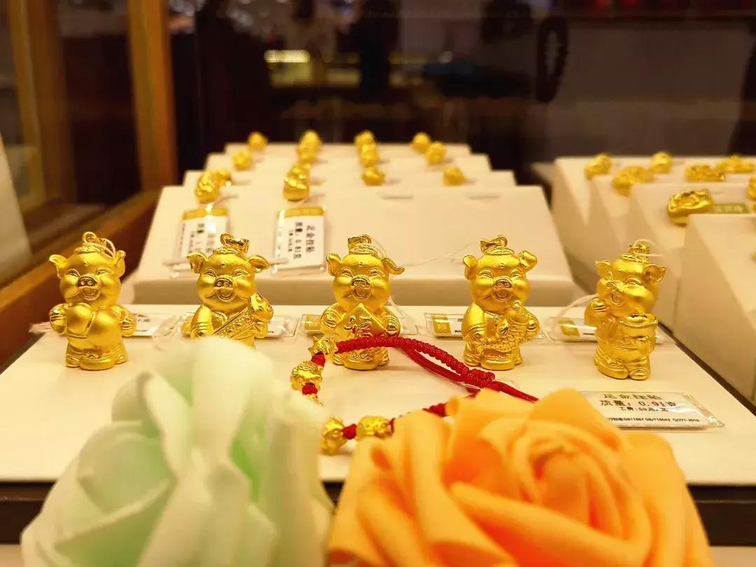 本命年珠宝首饰,女士本命年红袜子保暖内衣