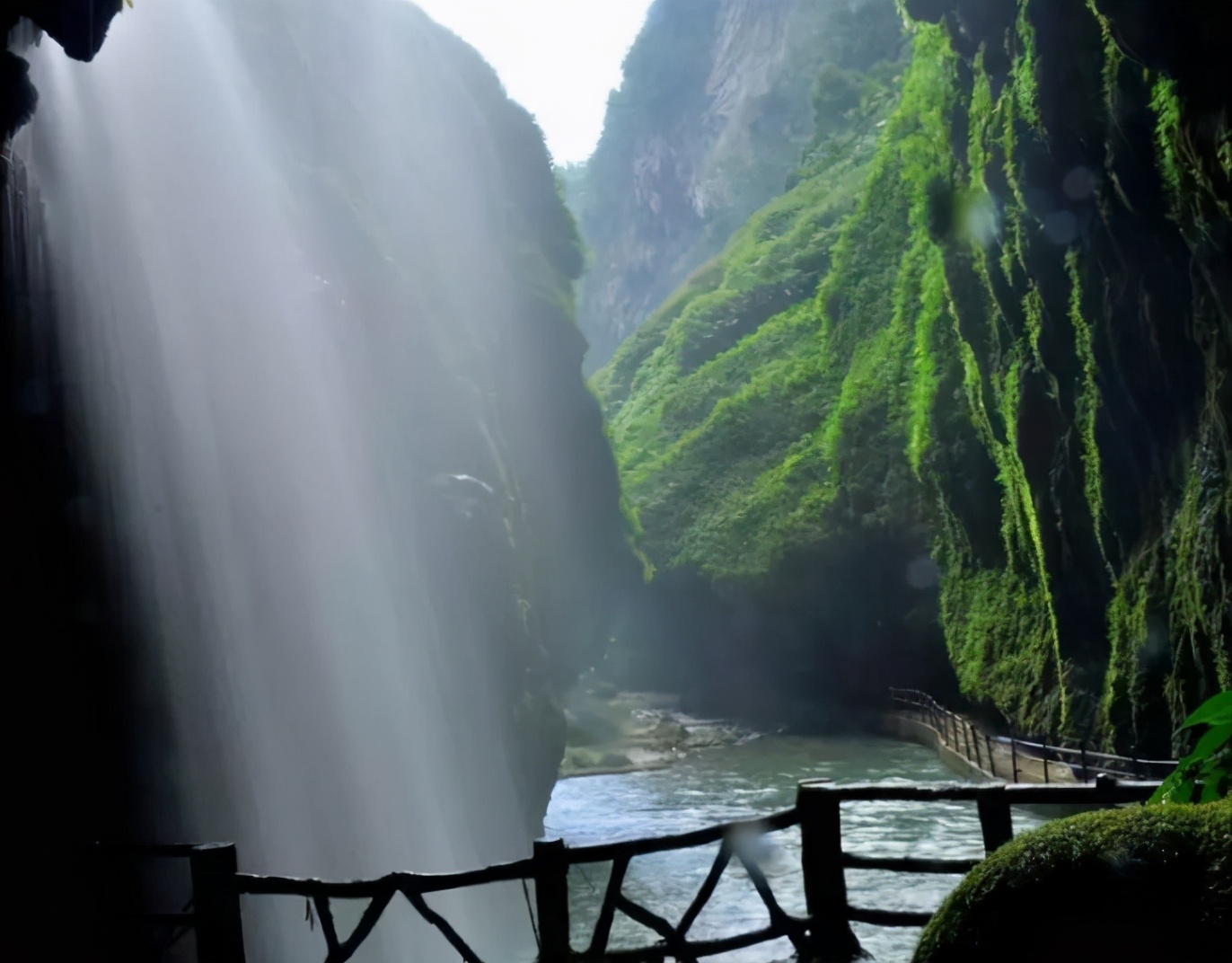贵州玻璃栈道旅游攻略,贵州夏季必去景点