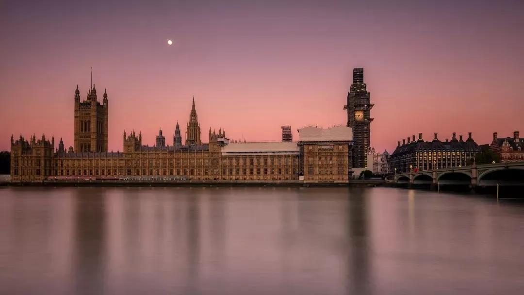 拉丝、雾化、光滑还是倒影，如何拍摄不同的水流效果？