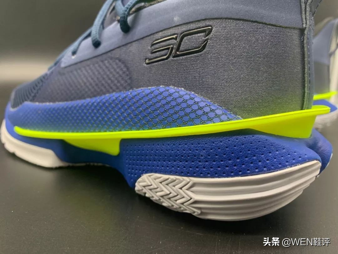致敬粉丝！鞋面、中底再升级，库里7*开代**箱解读，你觉得如何？