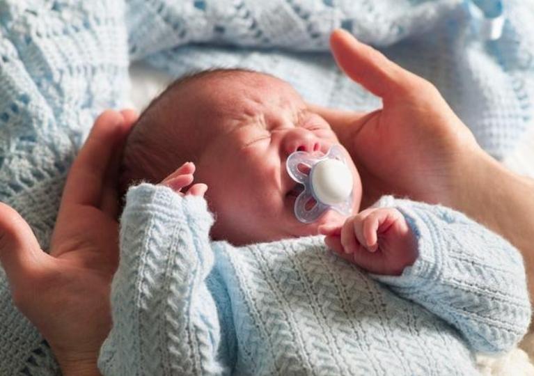 宝宝黄昏闹好不好,宝宝黄昏闹怎么安慰