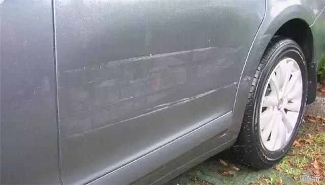 开车车漆莫名有划痕怎么避免,开车经常有小划痕怎么解决