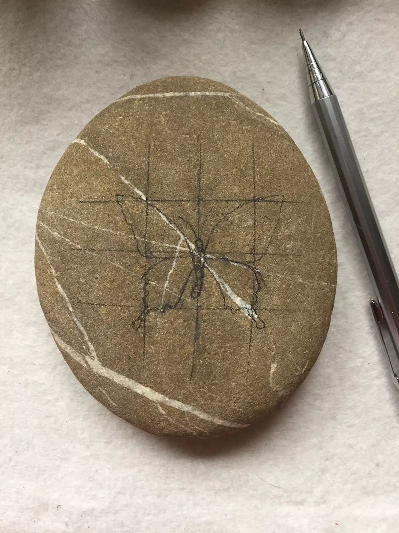 石头画蝴蝶教程视频,在石头上画蝴蝶用丙烯颜料