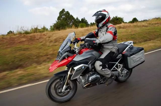 电喷摩托车与普通摩托车的优缺点,新出电喷摩托车难修吗