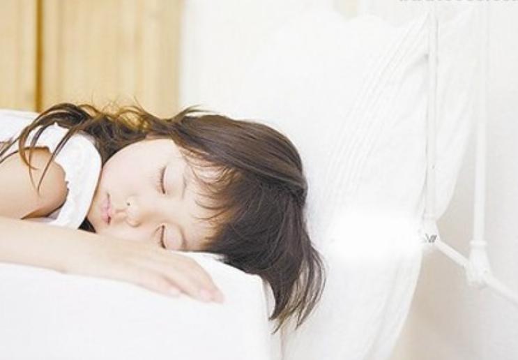 夜惊症宝宝怎么治疗,宝宝夜惊睡不安稳是怎么回事