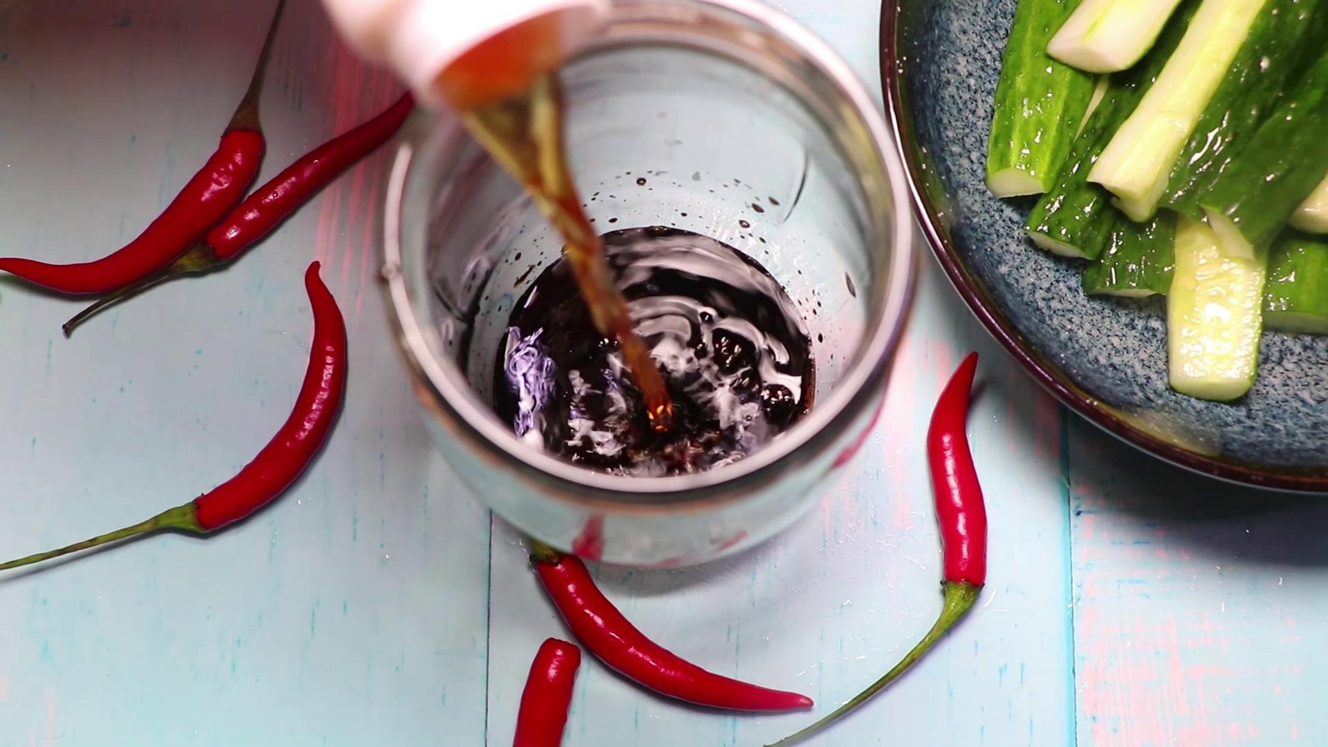 怎样腌黄瓜又脆又好吃,学会一招腌黄瓜保证又脆又爽口