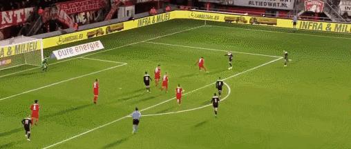 深度:未来右后卫的明日之星——德斯特