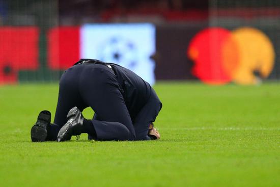 下半场精彩逆转,阿姆斯特丹三对三