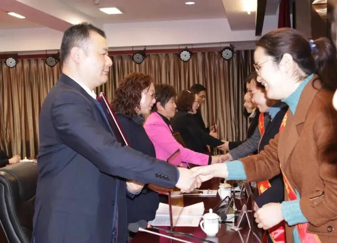 人民医院总结表彰,第一医院七一表彰大会