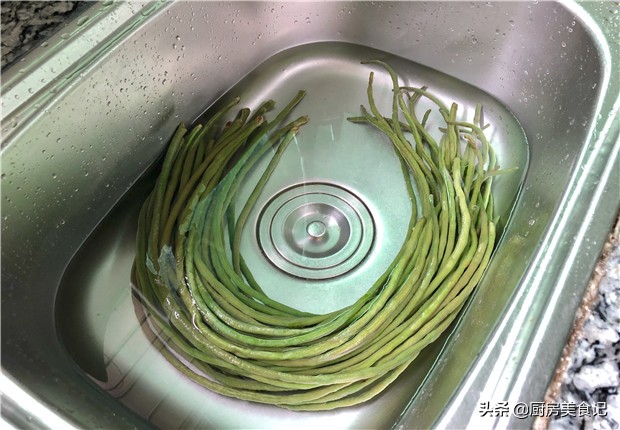 豆角吃不完怎么放冬天才好吃,吃不完的豆角这样做能放一年