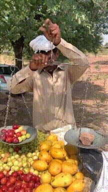 笑不停的小孩,小孩子不能玩刀子动画