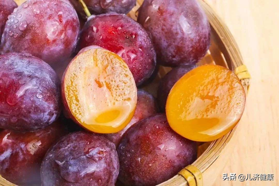 小孩吃酸酸甜甜的水果,孩子吃酸酸甜甜水果有什么好处