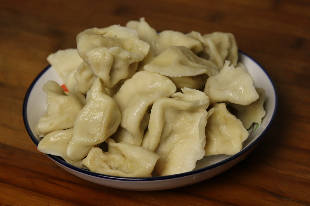 吃剩下的饺子怎么做才好吃,饺子吃剩了要怎么做才好吃