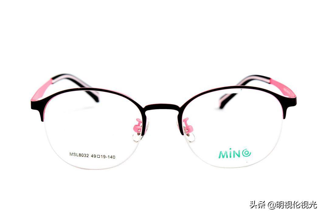 散光的感觉跟近视的感觉一样嘛,散光的度数可以加到近视里面吗