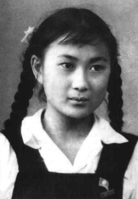 金迪：入选22大影星，与丈夫走过60年，时刻不忘周总理的教诲