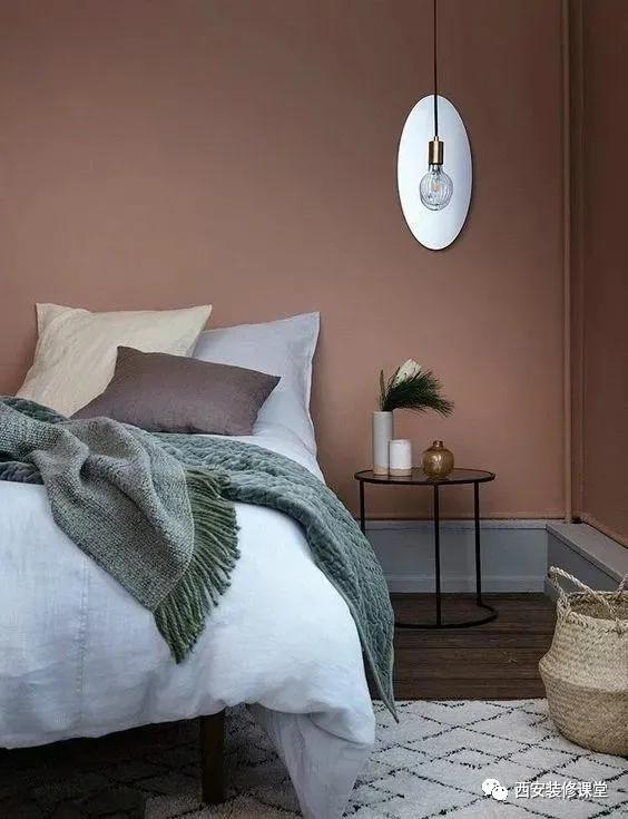 床头柜挡衣柜门？这些办法解决