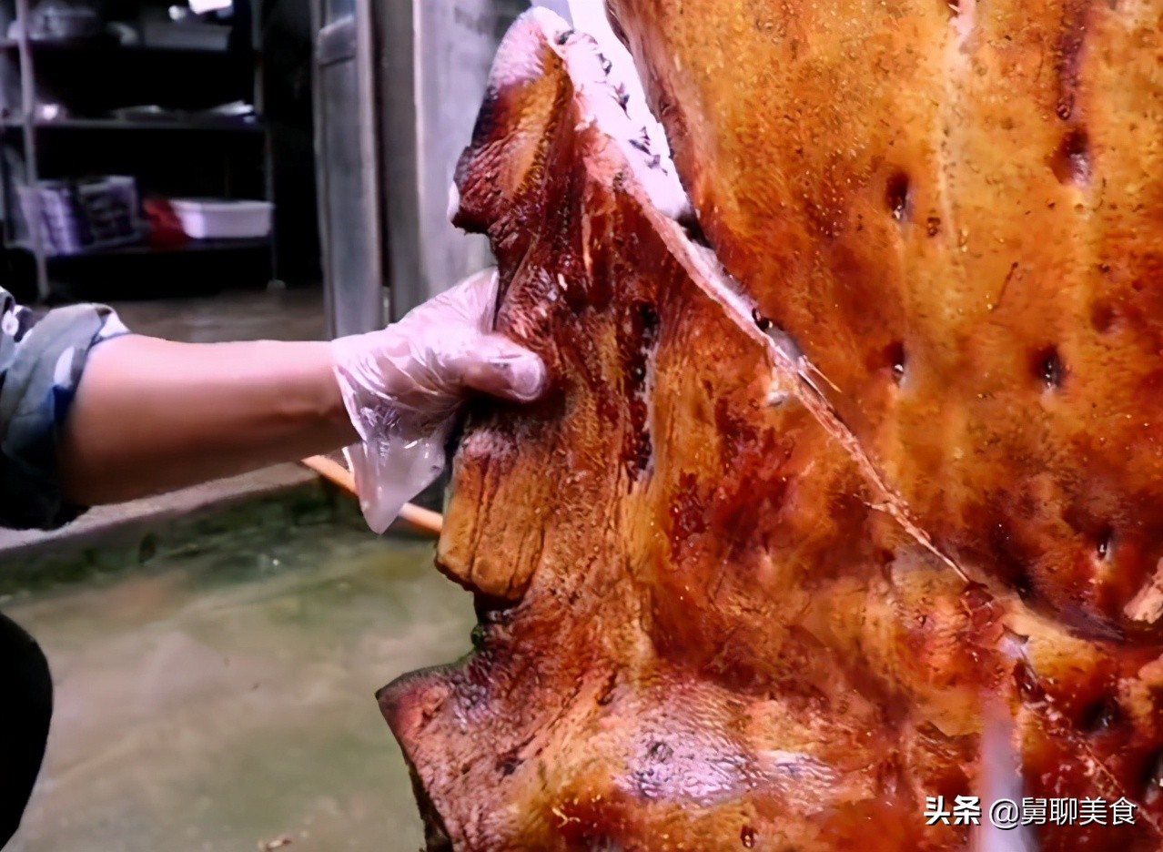 山东大哥祖传烤全猪吃,山东大哥祖传烤全猪