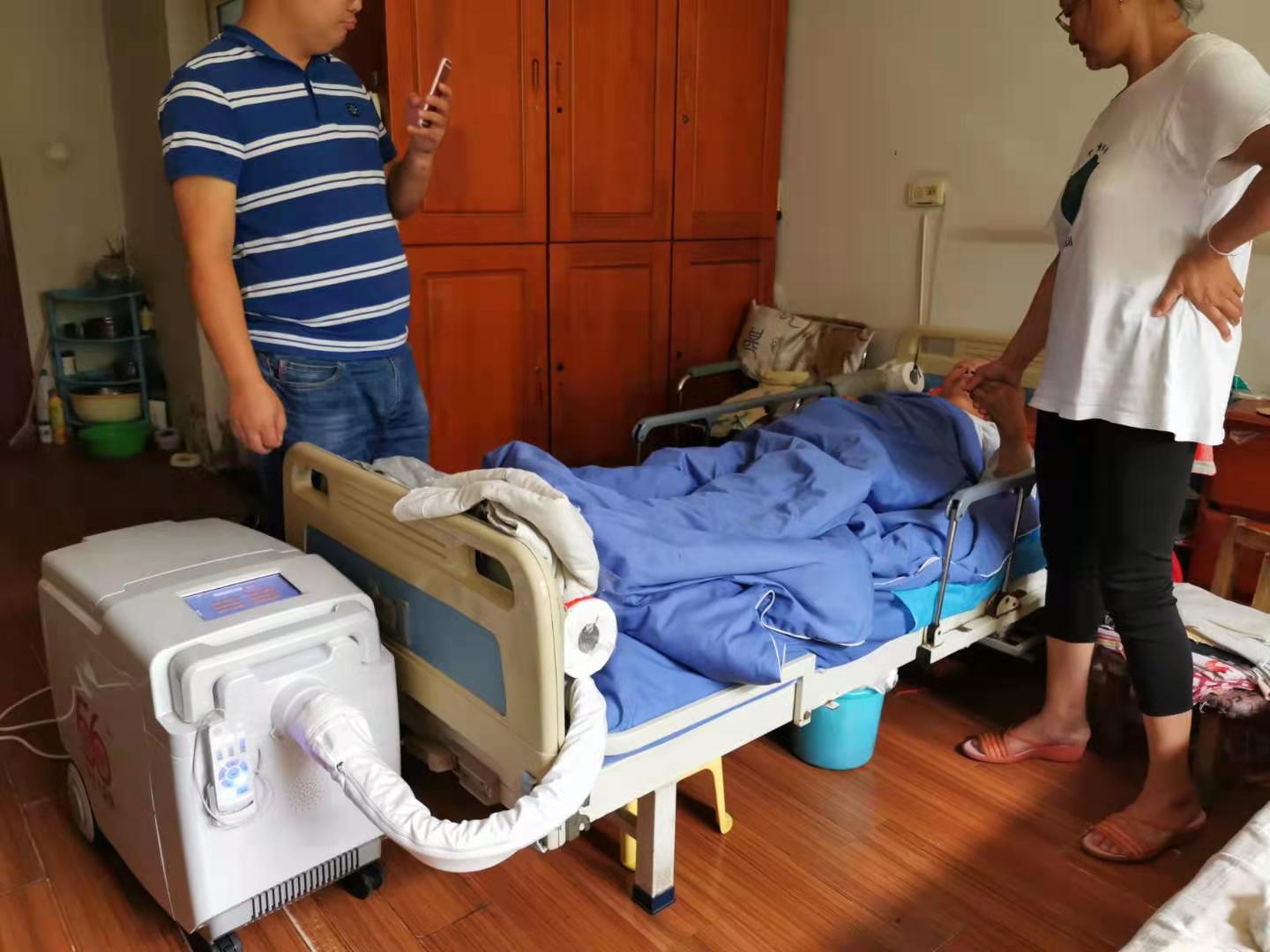 老人失能智能大小便护理神器视频,瘫痪病人智能助便护理床