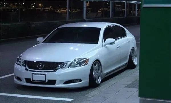 有哪些性能出众的豪车推荐,好车推荐10万雷克萨斯