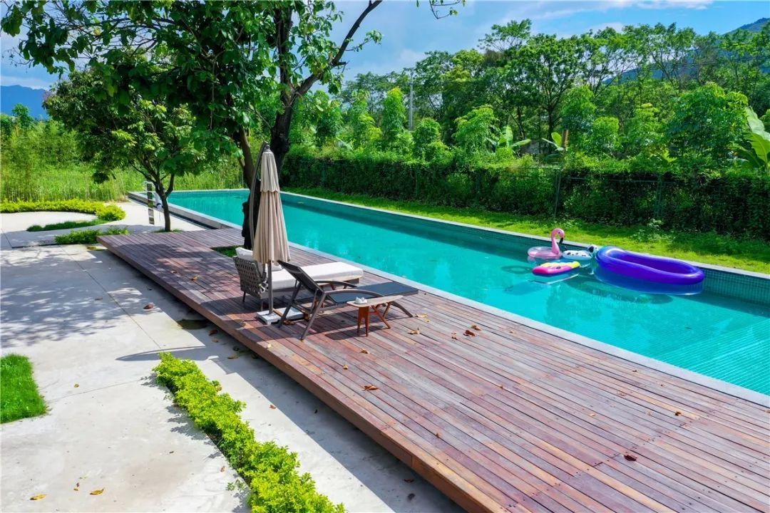 这5家海景民宿躺在床上就能看海,极有格调的纯白泳池民宿