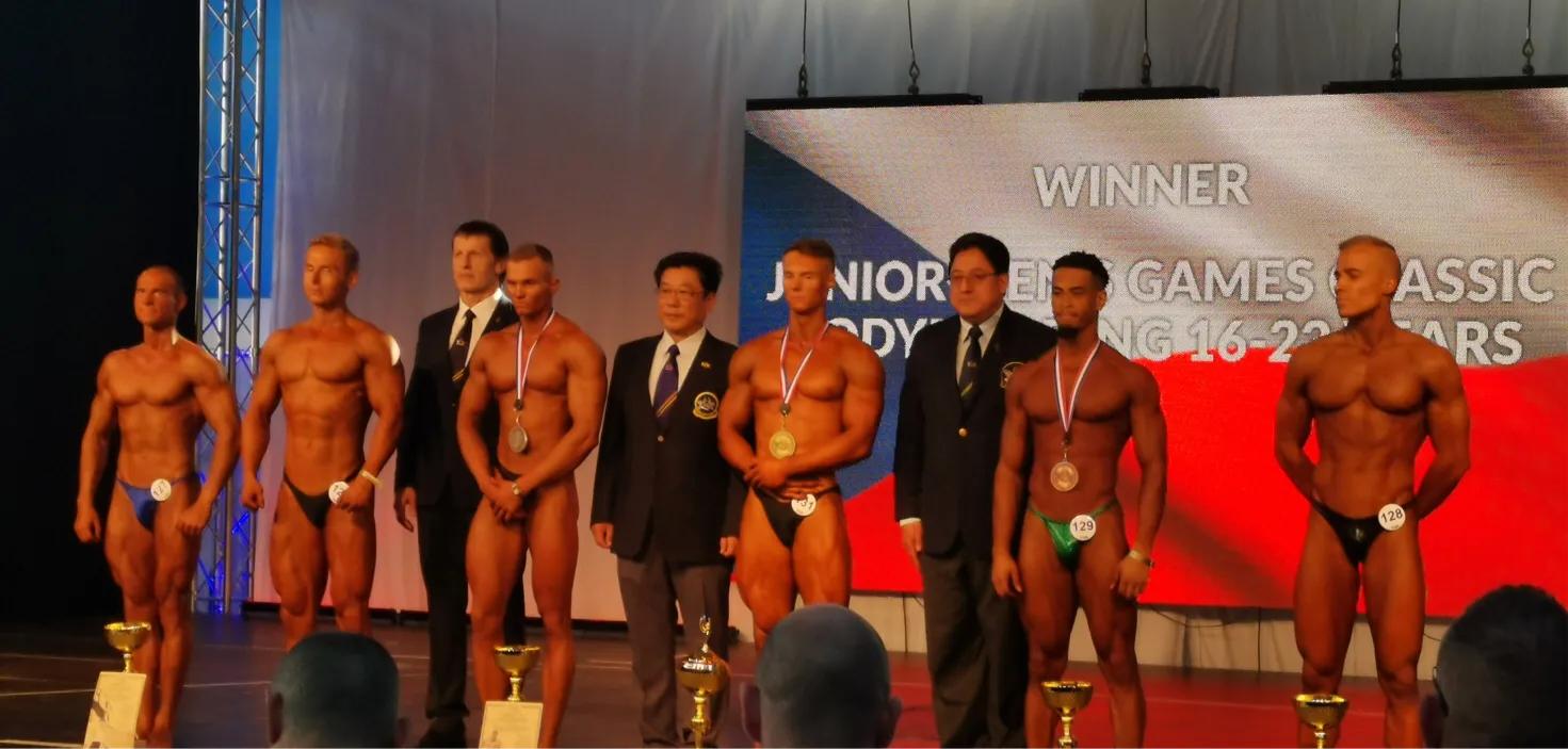 中国运动员首次夺得第一枚金牌,中国世青赛第七名