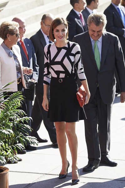 莱后的衣橱：这是度假必穿的品牌，CEO没好好演戏回家继承财产了