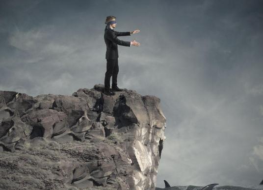 真正的聪明人都懂得,在遇到人生困境时,要领悟这句10字禅诗