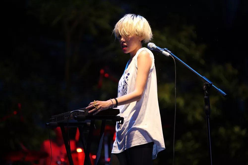 秒杀整容脸,撞脸女港星