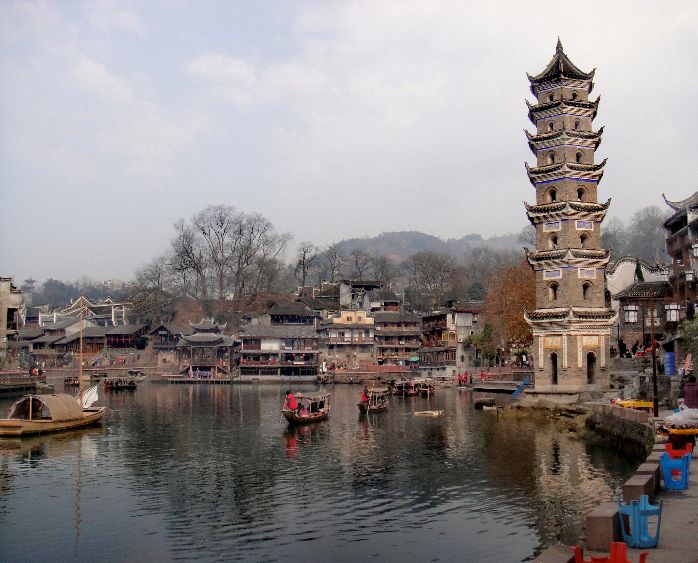 凤凰古城风景优美漂亮,凤凰古城被谁称作是最美的小城