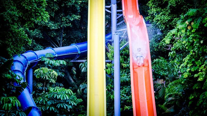 广州长隆水上乐园巨洪峡第一视角,广州长隆适合小朋友玩的水上乐园