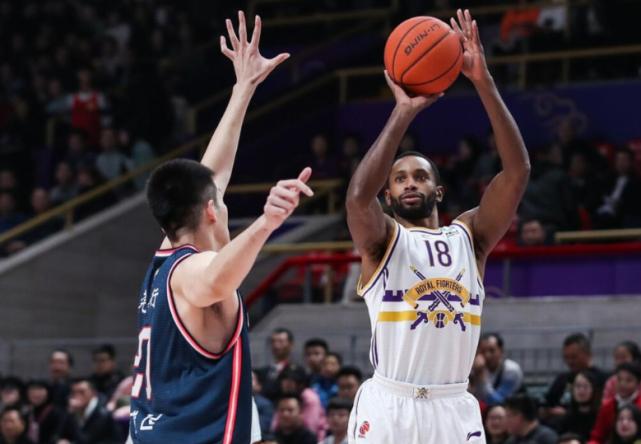 曝福格已达沈阳将身披辽篮15号球衣辽蜜：叫弗格还是福格？