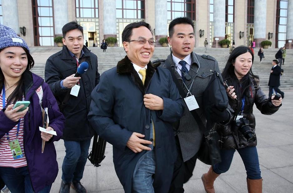 中国首富李河君的经历,中国又一首富跑了身家290亿