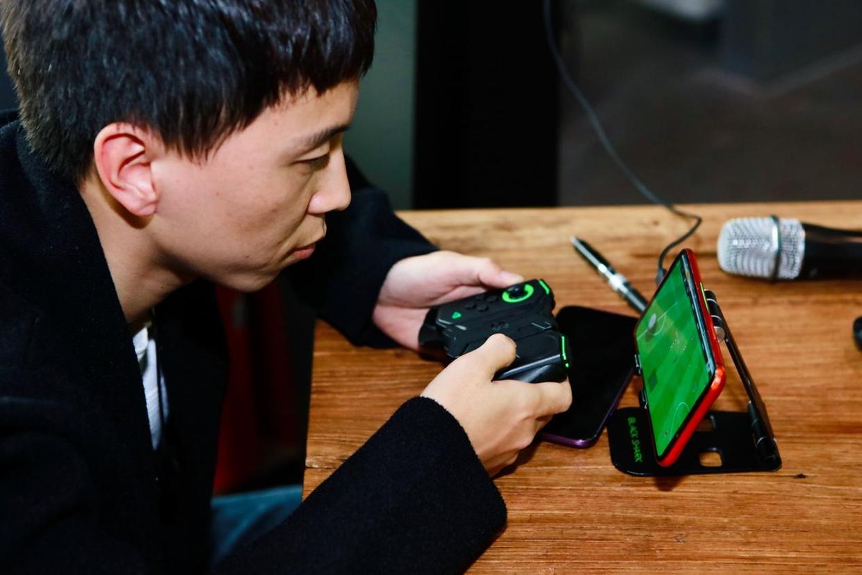 黑鲨如何玩实况,黑鲨玩游戏