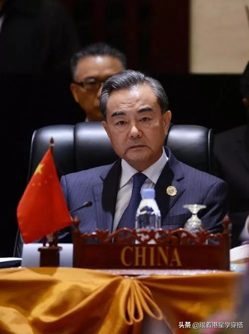 黎明原振侠西装,黎明原振侠穿搭黑皮衣