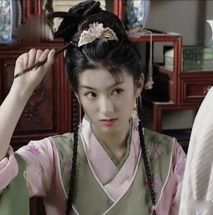 比较火的女明星发型搭配,女明星造型心机发型