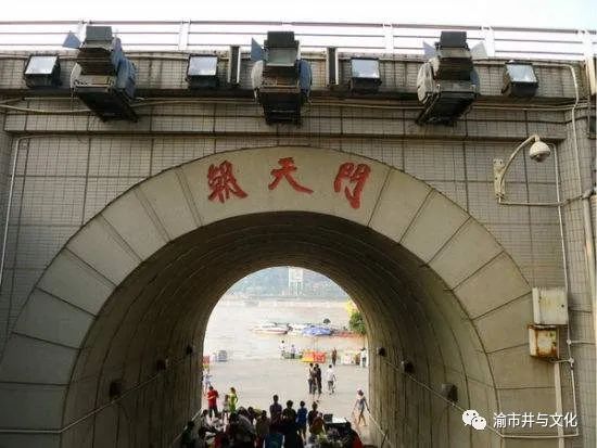 巴九门朝天门店,巴九门老火锅朝天门