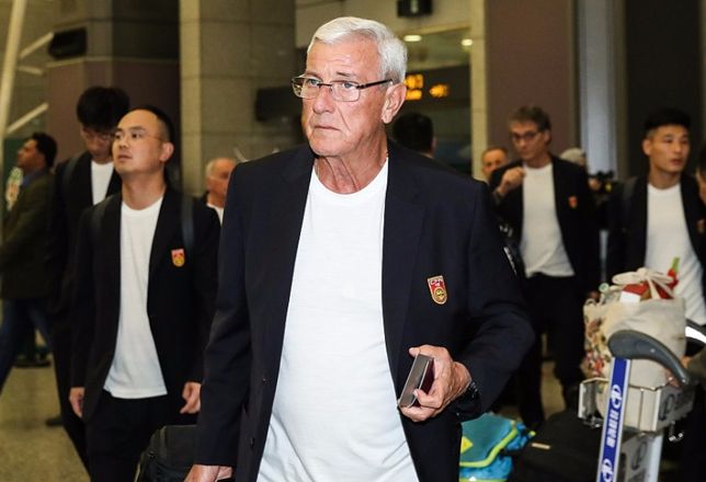 篮球为何比足球强?中国男篮落选后卫晒肌肉,只比胡尔克小了一圈