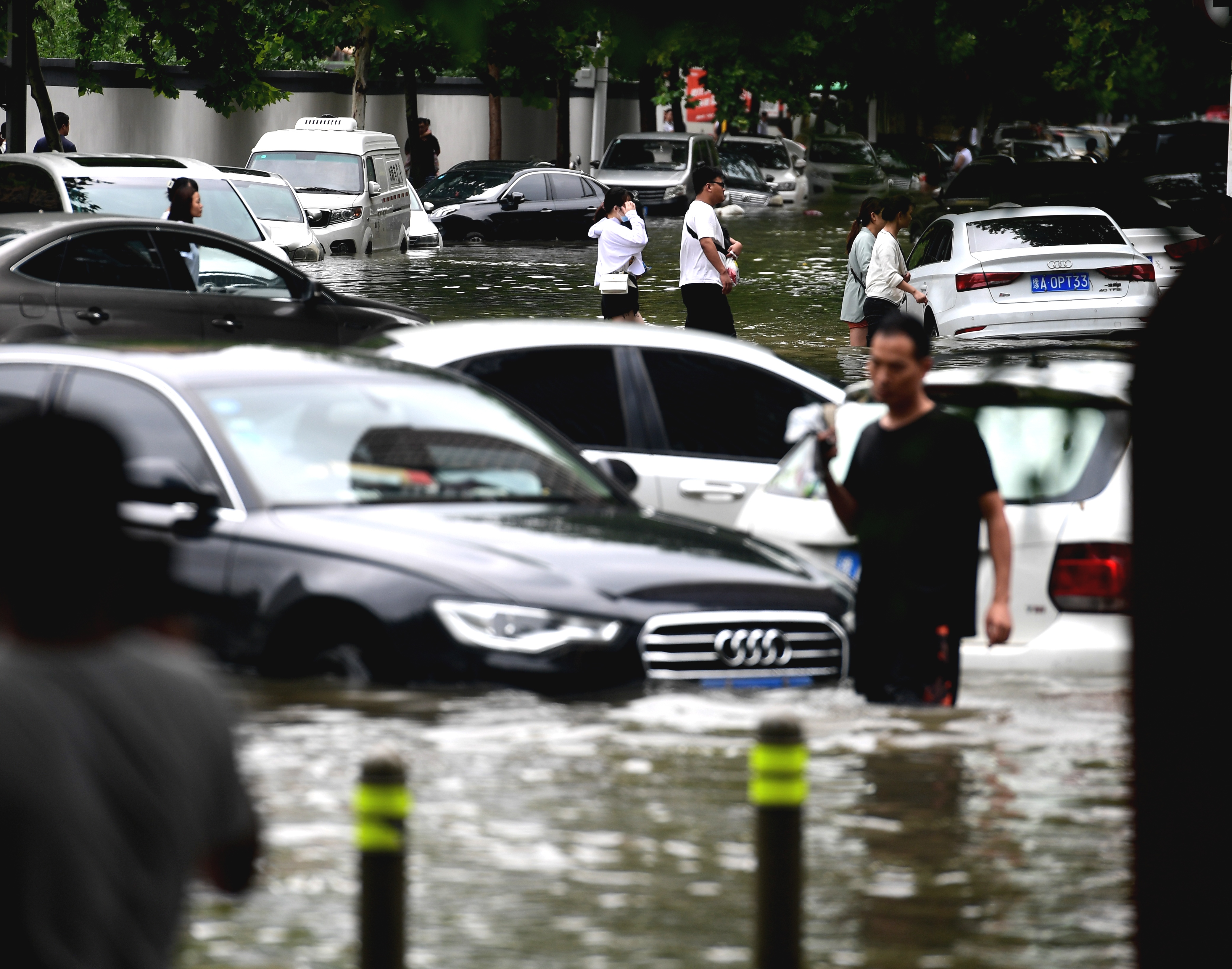 郑州暴雨悲惨视频,郑州一场暴雨后的生活