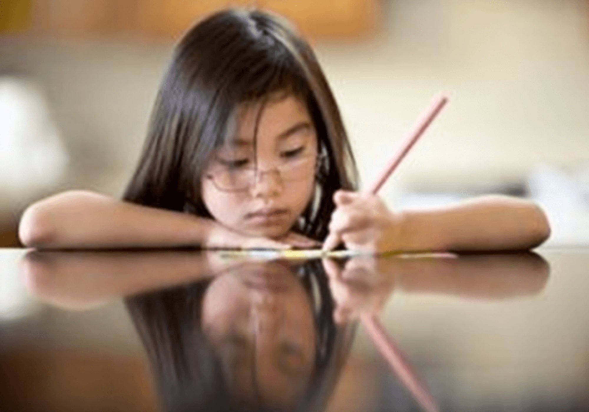 左撇子真的更聪明吗,左撇子的人真的智商不高吗