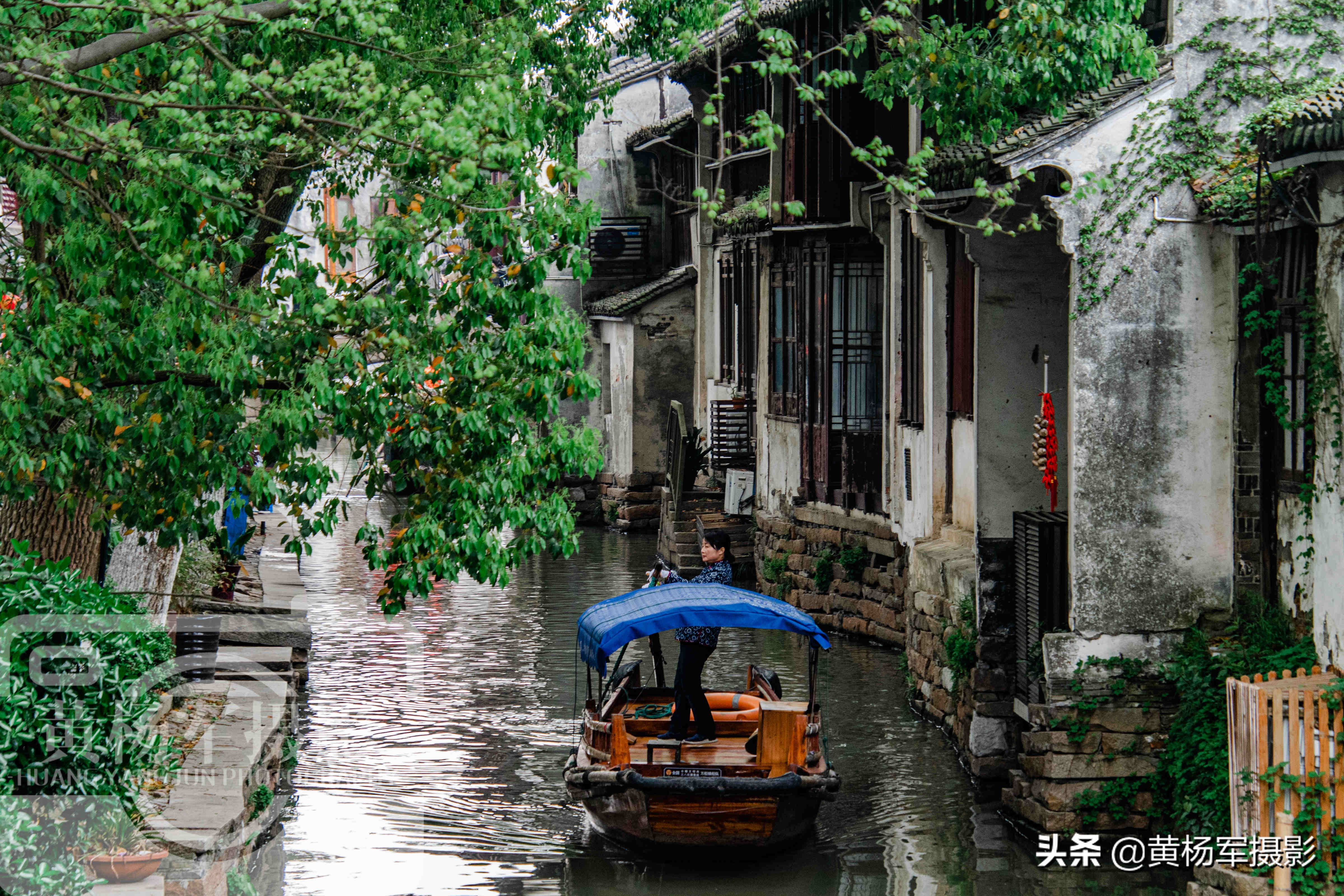 中国最宜居的新一线城市,常住人口为12748262人,环境幽静风景美