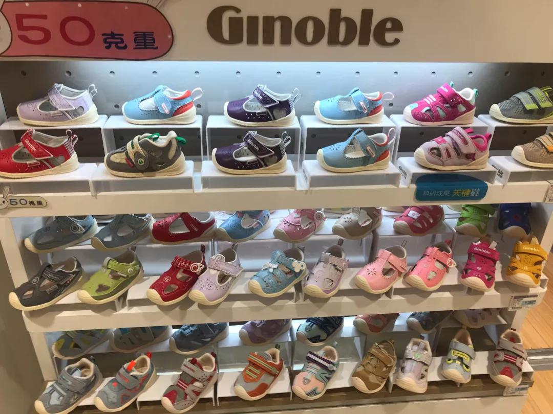 高颜值凉鞋小孩,什么材质的凉鞋鞋底最软