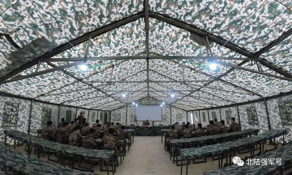 我是*用军**帐篷佩奇！一起来认识我的家族成员吧！